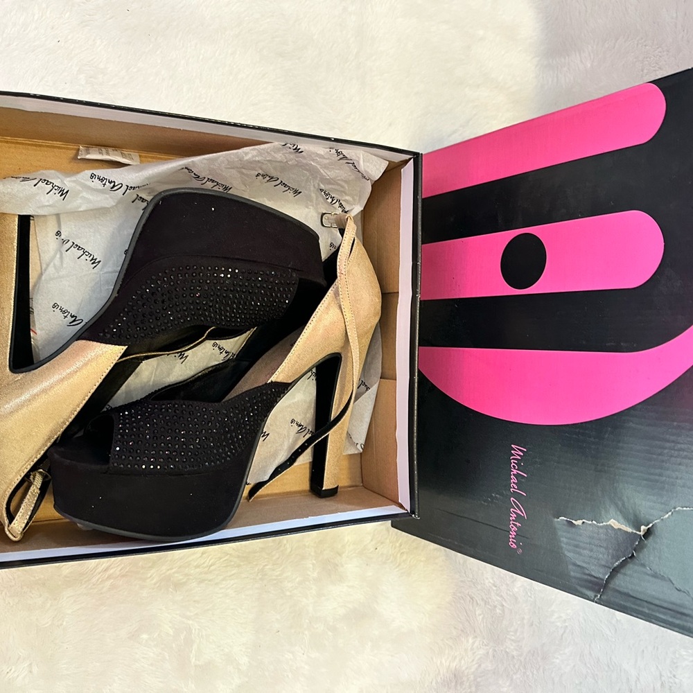 Michael Antonio Women's Black and Gold Heels